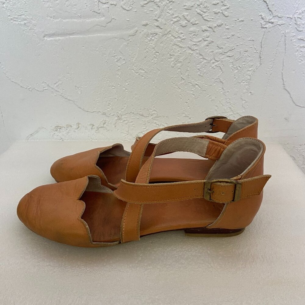Bali ELF Mangrove Leather Flats in Camel  size 6